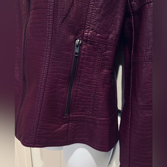 V Cristina Beautiful embossed leather jacket - Picture 10 of 15